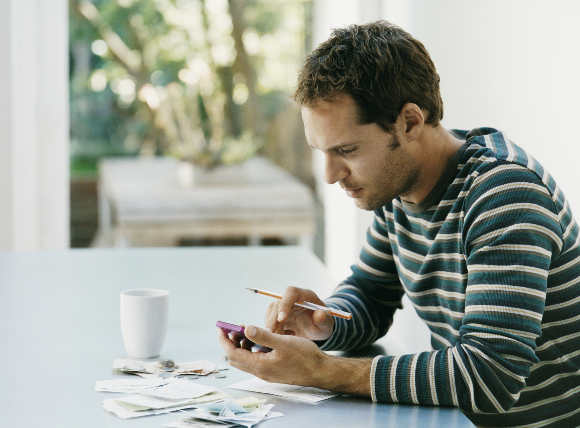 Do men deal with debt?